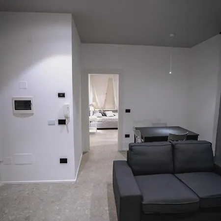 De Luca 6 - Vinto House Collections Salerno