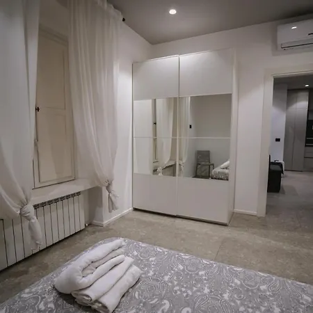 De Luca 6 - Vinto House Collections