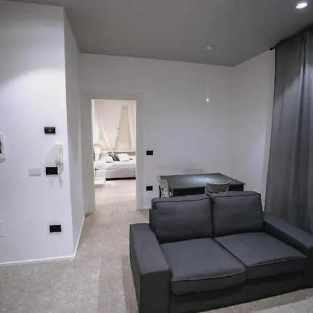 De Luca 6 - Vinto House Collections